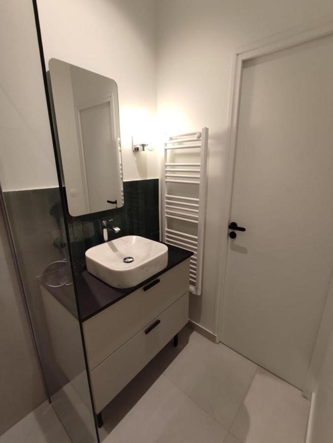 פריז Suite Confortable Sur Le Canal Saint-Martin / Republique מראה חיצוני תמונה
